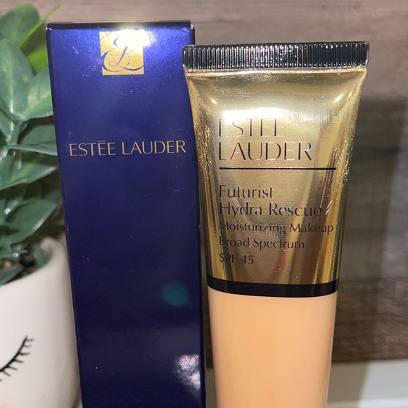 ❤️NEW!!❤️Estee Lauder Moisturizing Makeup w/ SPF45 - Picture 4 of 10
